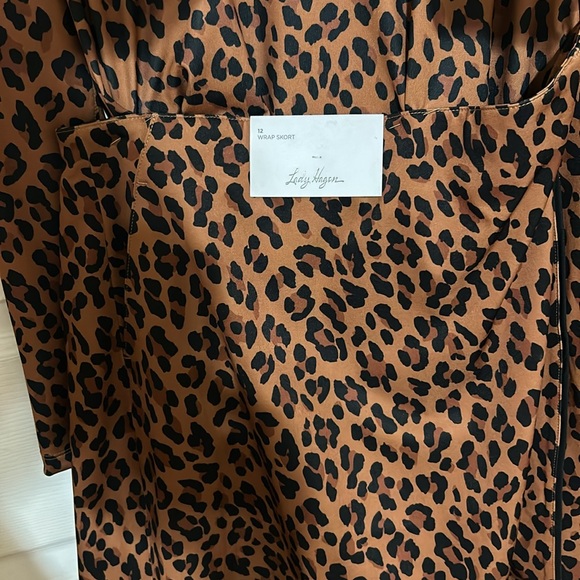 I have a beautiful mini skirt with the matching top - Picture 4 of 5